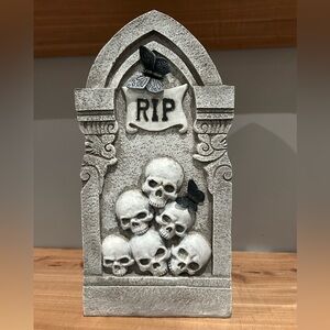 Halloween RIP Skulls Tombstone Decor